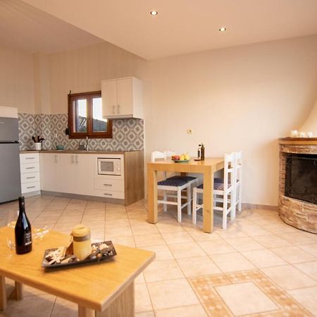 The Island House - Family Size Apt - Overlooking The Aegean - 3 Steps From The Beach モコロス エクステリア 写真