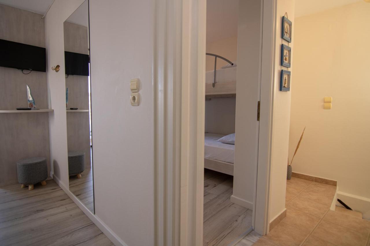 The Island House - Family Size Apt - Overlooking The Aegean - 3 Steps From The Beach モコロス エクステリア 写真