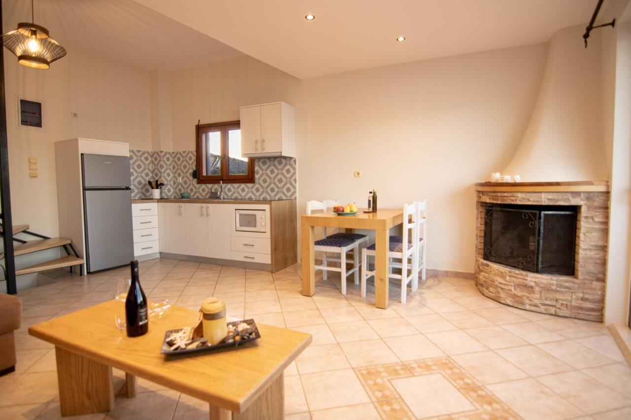 The Island House - Family Size Apt - Overlooking The Aegean - 3 Steps From The Beach モコロス エクステリア 写真
