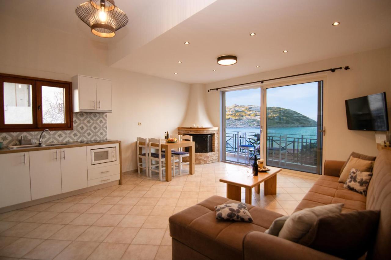 The Island House - Family Size Apt - Overlooking The Aegean - 3 Steps From The Beach モコロス エクステリア 写真