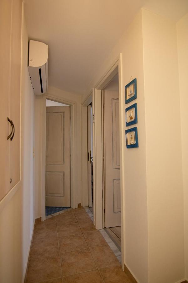 The Island House - Family Size Apt - Overlooking The Aegean - 3 Steps From The Beach モコロス エクステリア 写真