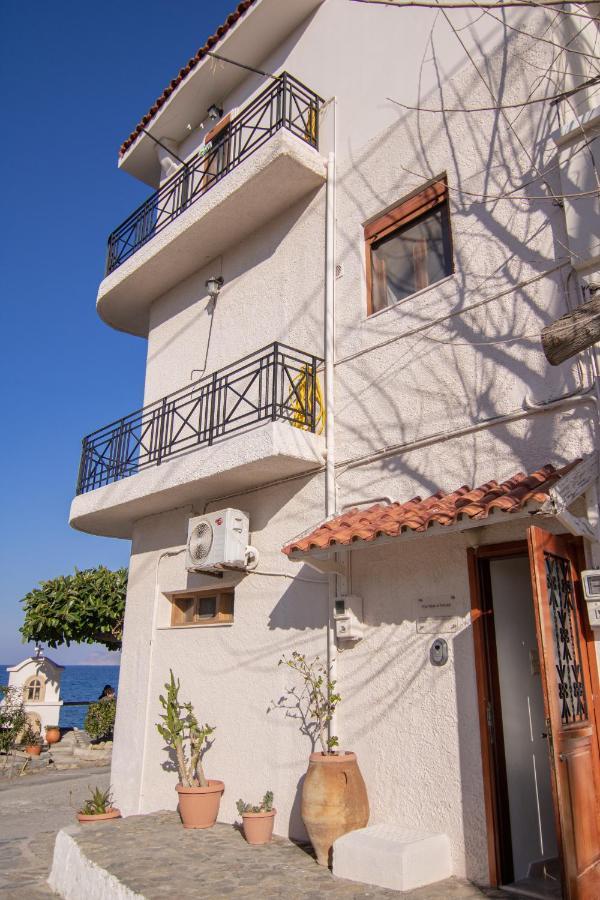 The Island House - Family Size Apt - Overlooking The Aegean - 3 Steps From The Beach モコロス エクステリア 写真